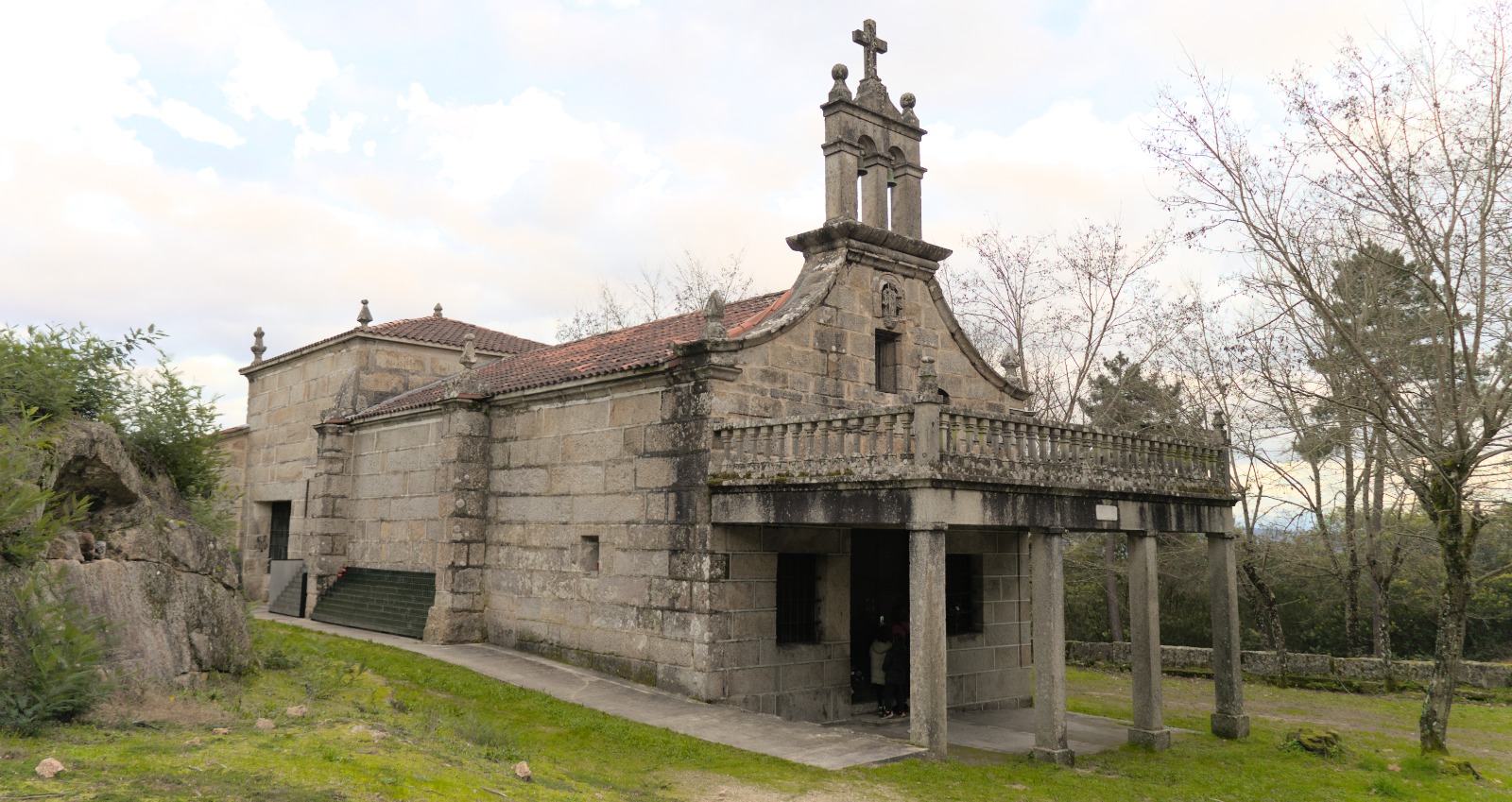 Lateral de la capilla de San Benito de Cova do Lobo