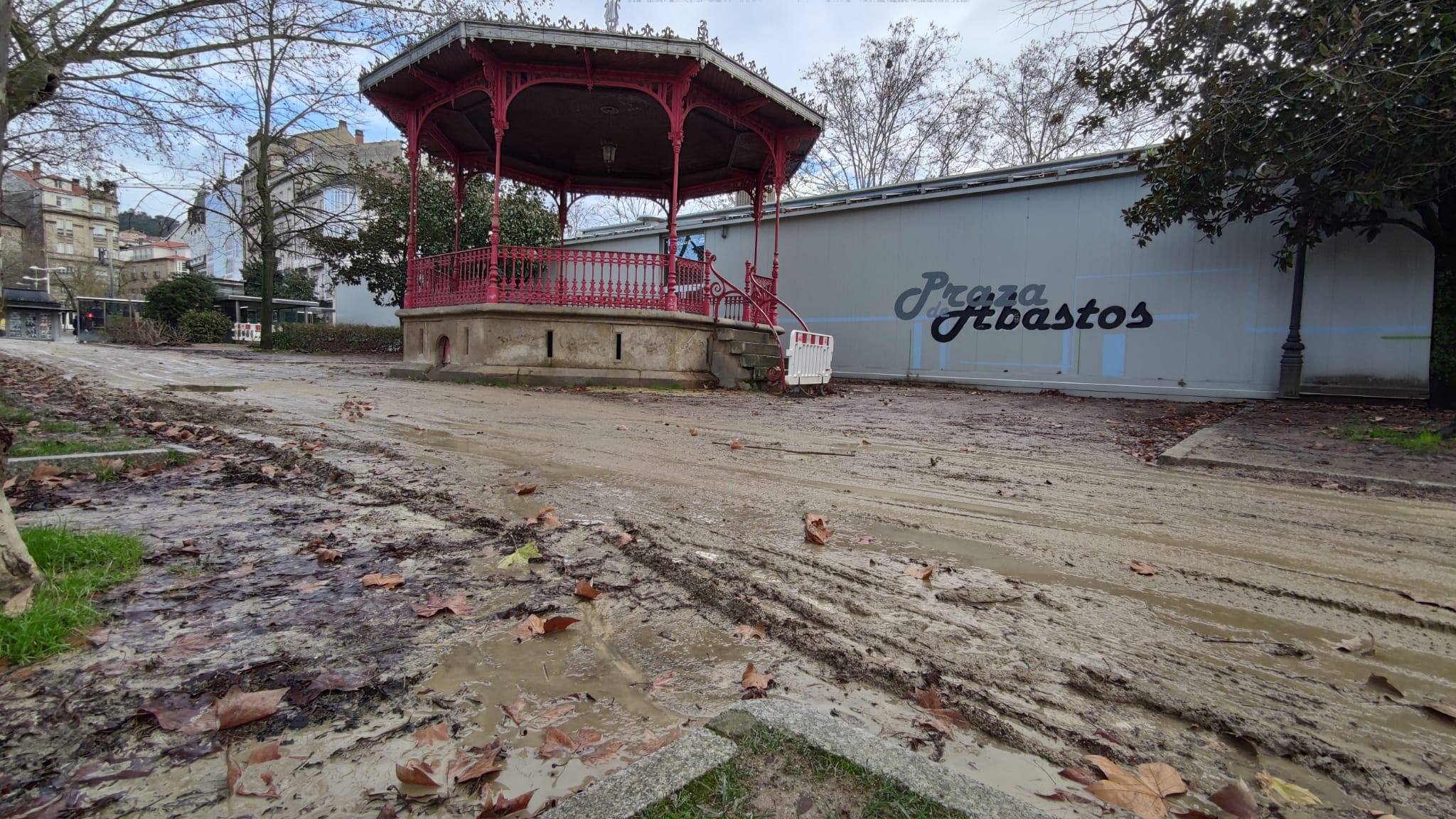 Plaza de Abastos y Alameda con barro