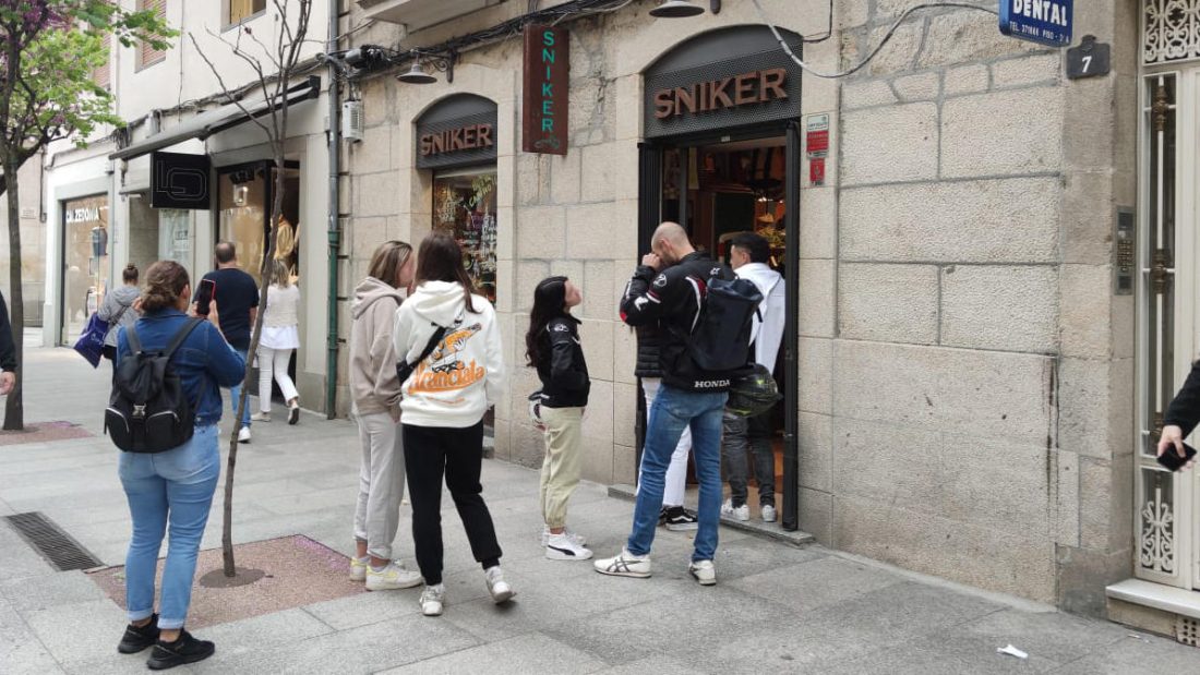 De compras en Paseo Snikers