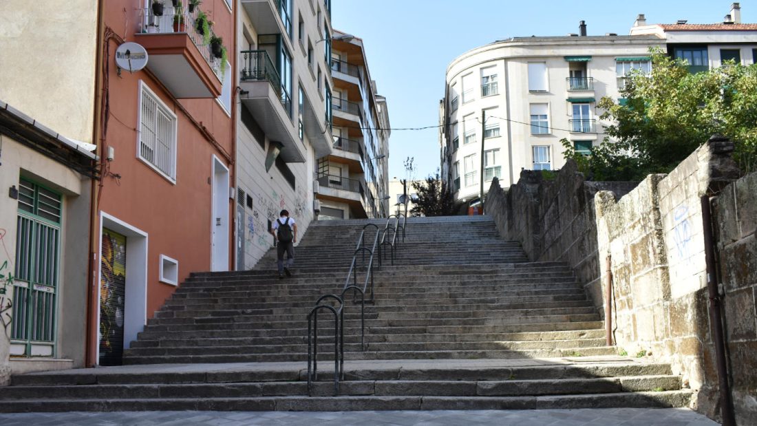 Escaleras en Calle Rosalía de Castro