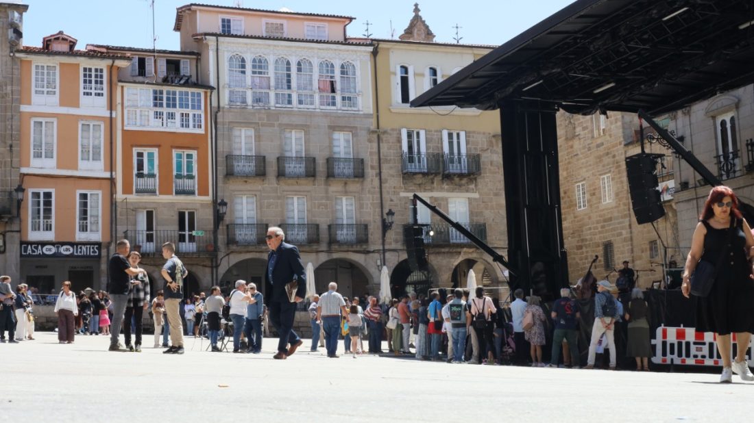 Escenario en la Plaza Mayor de Ourense
