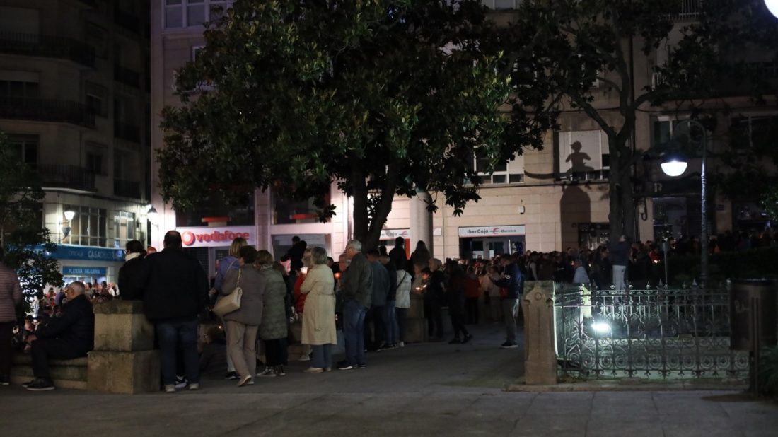 Espectadores en la procesión de Fátima