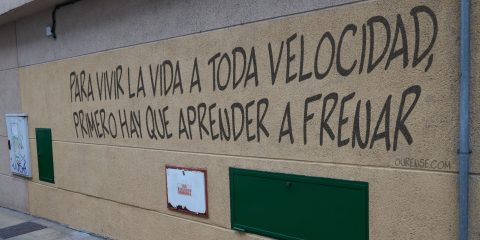 Frases cortas de vivir la vida a toda velocidad y frenos