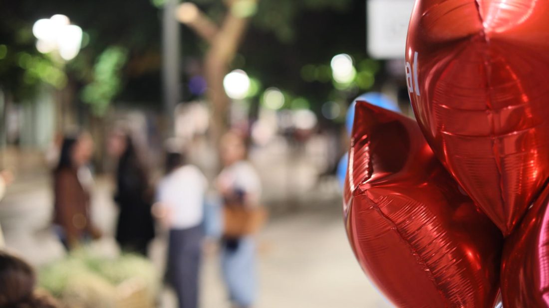 Shopping Night Calle del Paseo con globos