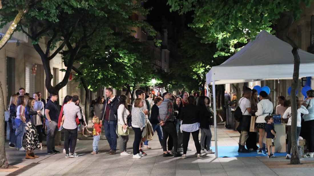 Shopping Night Calle del Paseo con regalos