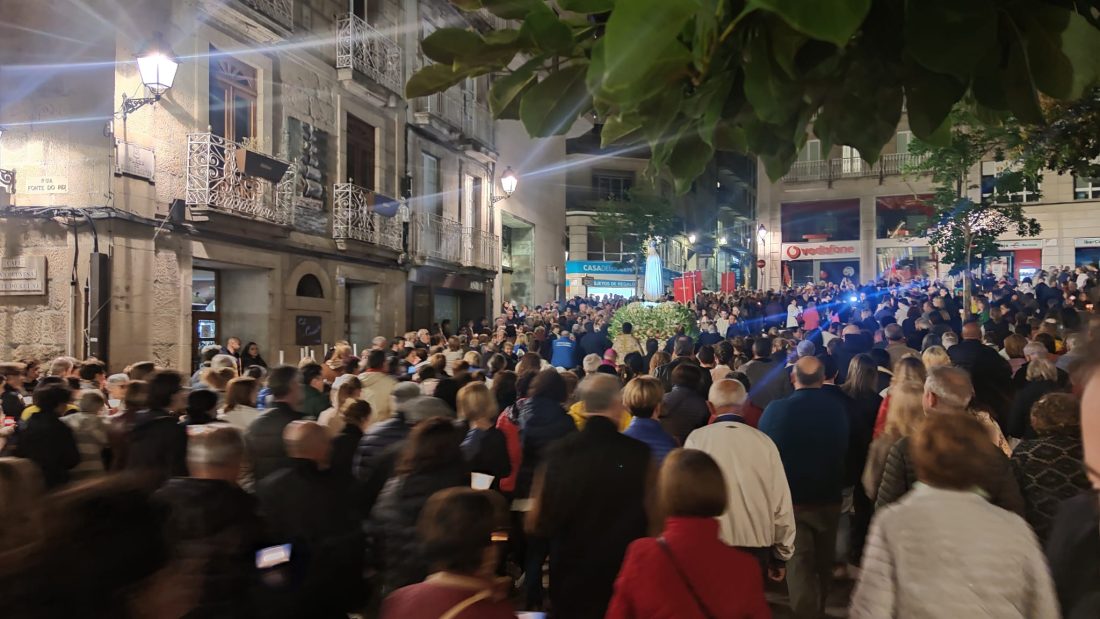 Virgen de Fátima por el centro