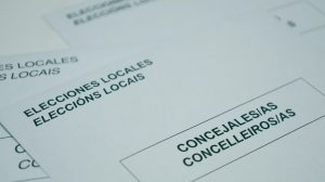 Votos elecciones votar sobres con papeletas