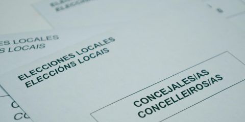 Votos elecciones votar sobres con papeletas