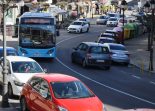 Autobús a Valenzá con tráfico coches