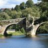 Puente de Vilanova en Allariz con río Arnoia