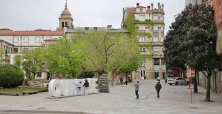 Letras de Ourense en la Plaza Bispo Cesáreo y Alameda