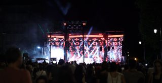 Escenario de la orquesta Paris de Noia en las Fiestas de Ourense