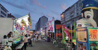 Feriantes y atracciones en fiestas de A Valenzá