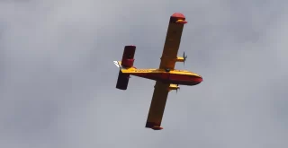 Avión de la lucha contra incendios