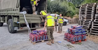 Brilat repartiendo ayuda por los incendios