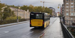 Autobús en puente de As Burgas y Progreso