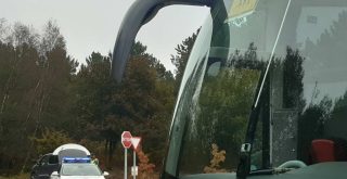 Guardia Civil y autobús escolar