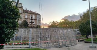 Instalación del árbol de Navidad de Ourense