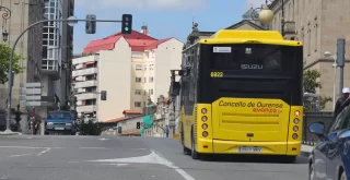 Autobús de Ourense en la calle Progreso