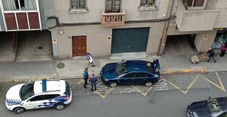 Coche mal aparcado en avenida de Portugal