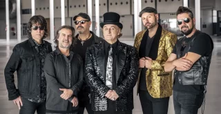 La Orquesta Mondragón y Javier Gurruchaga