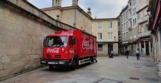 Zona vinos casco viejo camión reparto Coca Cola