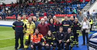 El Celta entrega material a los GES y bomberos