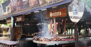 Mercado Medieval y puesto de comida