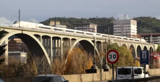 Tren AVE a su paso por Ourense